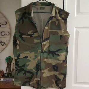 Men's camouflage zip up vest big and tall sizing